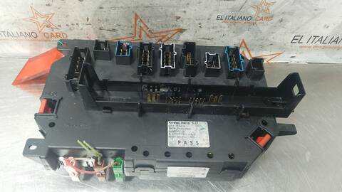 Foto 3ª: Caja Reles Fusibles Mercedes Clase S 220 500 221.071) BERLINA 388CV 285KW [M273961] (2006)