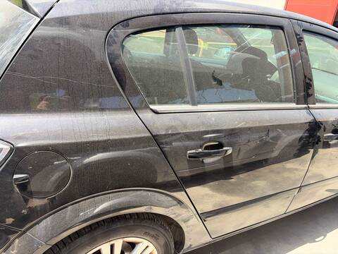Foto 2ª: Puerta Trasera Derecha Opel Astra Z17DTR BERLINA (2010)