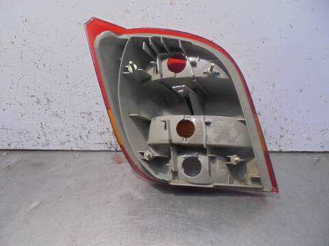 Foto 4ª: Piloto Trasero Derecho Ford Fiesta GHIA BERLINA 60CV 44KW (1995)