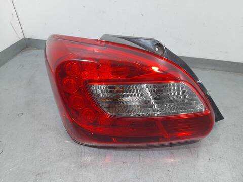 Piloto Trasero Izquierdo Mitsubishi Space Star KAITEKI 71CV 52KW