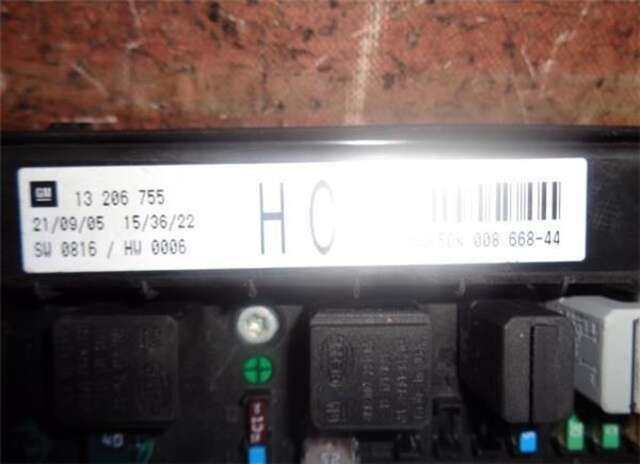 Foto 3ª: Caja Reles Fusibles Opel Astra 2.0 TURBO [Z 20 LEL]