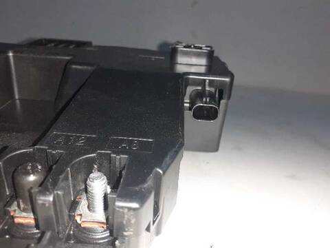 Foto 2ª: Caja Reles Fusibles Mercedes Clase V 200 136CV 100KW