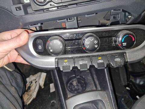 Foto 4ª: Mando Calefacción A. A. Kia Rio CONCEPT 86CV 63KW [G4LA] (2013)