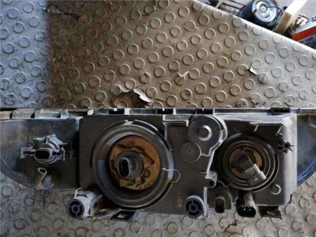 Foto 3ª: Faro Derecho Bmw Serie 5 518 2.5 523I [2.5 LTR. - 125 KW 24V CAT] [M52 B25 (25 6 S3)]