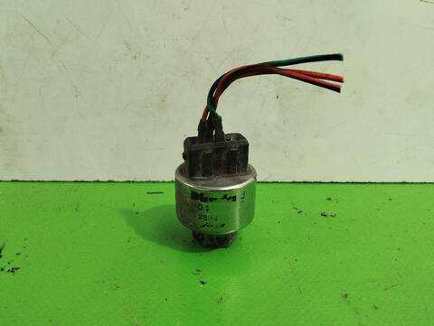 Foto 2ª: Caja Reles Fusibles Volkswagen Golf 1.9 DIESEL 64CV [AEY] (1991)