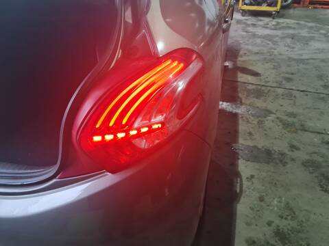 Foto 4ª: Piloto Trasero Derecho Peugeot 208 ACCESS 68CV 50KW [8H01] (2013)