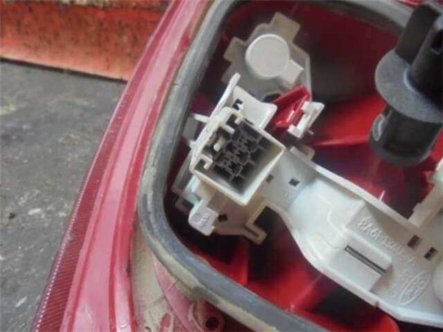 Foto 3ª: Piloto Trasero Izquierdo Ford Fiesta 1.4 AMBIENTE [1.4 LTR. - 50 KW TDCI CAT]