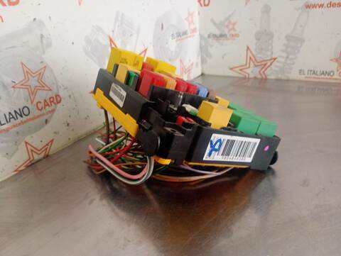 Foto 4ª: Caja Reles Fusibles Peugeot 308 STYLE 120CV 88KW [BH01] (2017)