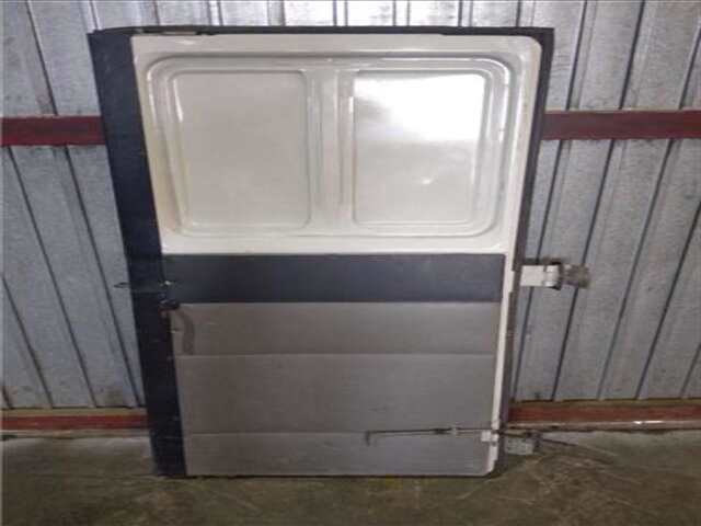 Foto 2ª: Puerta Trasera Izquierda Mercedes 100 D (631.332. 631.342) [OM 616.963]