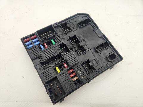 Foto 2ª: Caja Reles Fusibles Nissan Qashqai 360 110CV 81KW [K9K636] (2014)