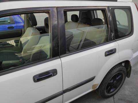 Puerta Trasera Izquierda Nissan X-Trail YD22 T30)