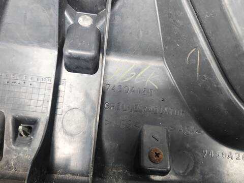 Foto 3ª: Rejilla Delantera Mitsubishi Montero 3.2 DI-D V88W V98W) 160CV 118KW [4M41] (2007)