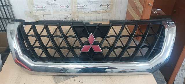 Rejilla Delantera Mitsubishi Montero .