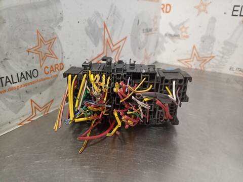 Foto 2ª: Caja Reles Fusibles Dacia Sandero STEPWAY ESSENTIAL 101CV 74KW [H4DD4] (2020)