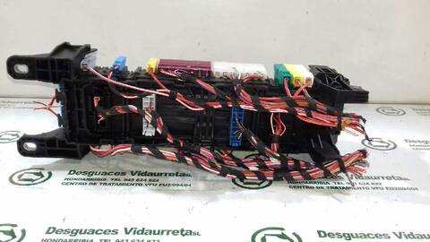 Foto 2ª: Caja Reles Fusibles Mercedes Clase V 200 136CV 100KW (2014)
