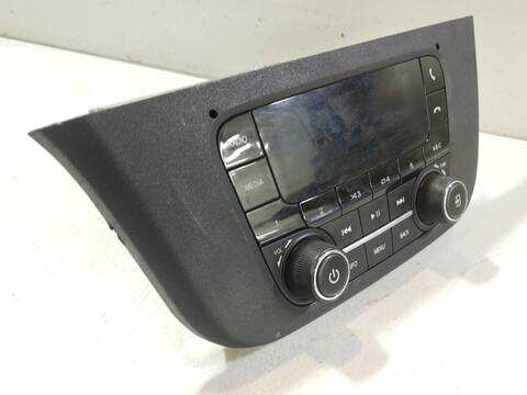 Foto 2ª: Sistema Audio Radio CD Iveco Daily 33S16 35S16 35C16 40C16 50C16 156CV 115KW FURGONETA [F1AGL411G] (2017)