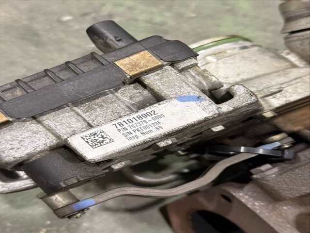 Foto 3ª: Turbocompresor Bmw Serie 1 118 118D E82 143 CV 105KW [N47D20C] (2009)