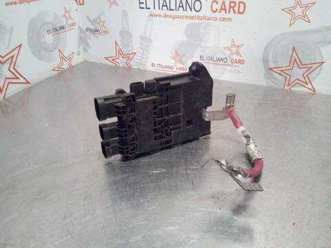 Foto 3ª: Caja Reles Fusibles Renault Scenic EXPRESSION 106CV 78KW [K9K832] (2010)