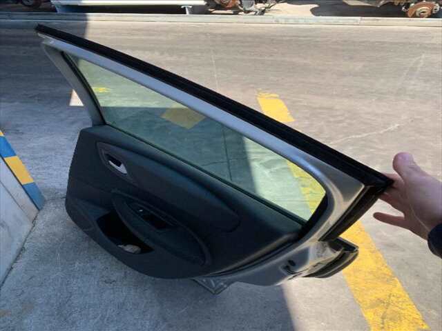Foto 2ª: Puerta Trasera Derecha Citroen C4 1.6 HDI (2005)