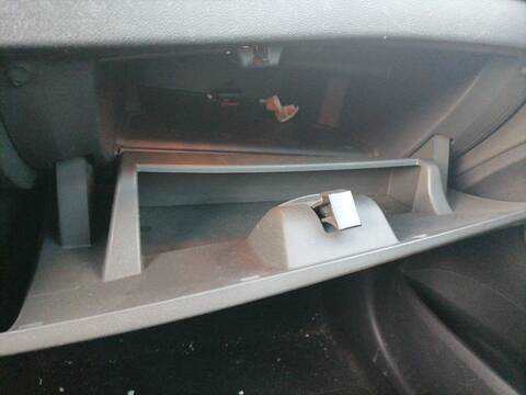 Foto 4ª: Guantera Renault Megane EMOTION BERLINA 110CV 81KW III BERLINA 5 P [K4M R8] (2011)