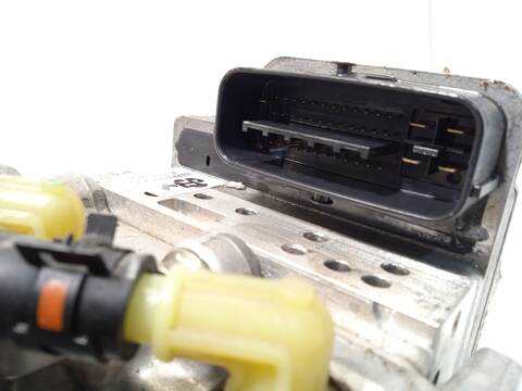 Foto 4ª: Abs Toyota Yaris 1.5 HYBRID NHP130_) 101CV 74KW [1NZFXE] (2015)