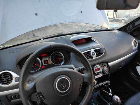 Salpicadero Renault Clio D4F784