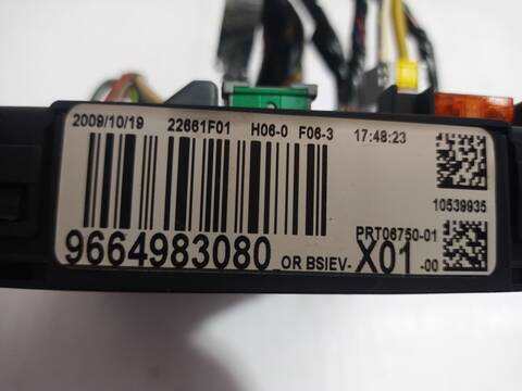 Foto 3ª: Caja Reles Fusibles Peugeot 207 CONFORT 90CV 66KW [9HXDV6ATED4] (2010)