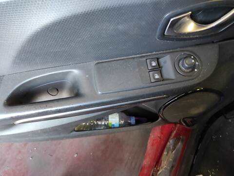 Botonera Elevalunas Renault Clio H4B408