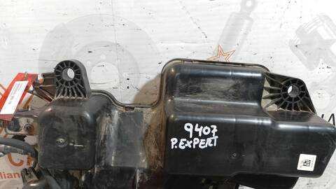 Foto 2ª: Deposito AdBlue Peugeot Expert ASPHALT STANDARD 120CV 88KW FURGON [YHV] (2023)