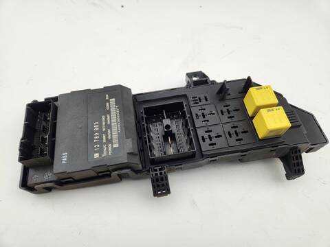Foto 3ª: Caja Reles Fusibles Saab 9-3 AERO 180CV 132KW SPORT HATCH [Z19DTR] (2008)