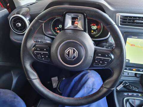 Volante Mg ZS LUXURY 111CV 82KW