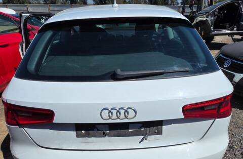 Portón Audi A3 CRBC