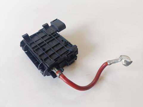 Foto 3ª: Caja Reles Fusibles Volkswagen Golf CONCEPTLINE 1.6 16V 105CV (2000)