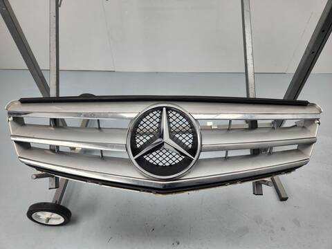 Rejilla Delantera Mercedes Clase C 160 C 220 CDI 204.008) BERLINA 170CV 125KW