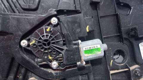 Foto 3ª: Elevalunas Eléctrico Delantero Izquierdo Kia Sportage CONCEPT 2WD 116CV 85KW [D4FD] (2017)