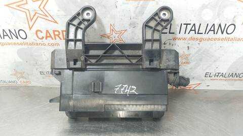 Foto 3ª: Caja Reles Fusibles Volvo V40 R-DESIGN MOMENTUM 150CV 110KW [D5204T6] (2013)