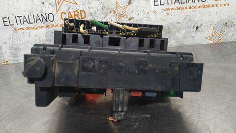 Foto 3ª: Caja Reles Fusibles Peugeot 307 XR 90CV 66KW [D-RHY] (2001)