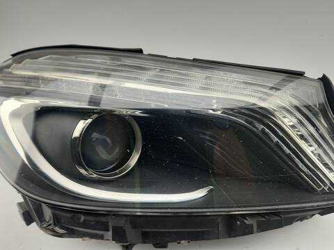 Foto 3ª: Faro Derecho Mercedes Clase A 140 A 200 CDI - D 176.008) 136CV 100KW [OM 651.930] (2014)