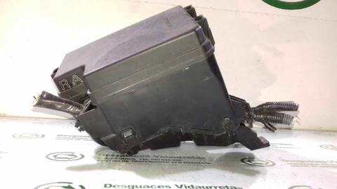 Foto 3ª: Caja Reles Fusibles Toyota Rav4 ACTIVE 124CV 91KW [1ADFTV] (2014)