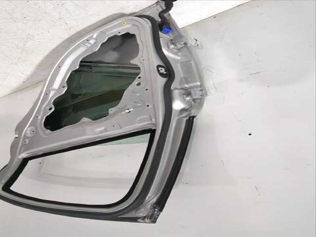 Foto 3ª: Puerta Trasera Derecha Alfa Romeo Giulietta 1.6 JTDM 940FXD1A) 105CV [940 A3.000] (2010)