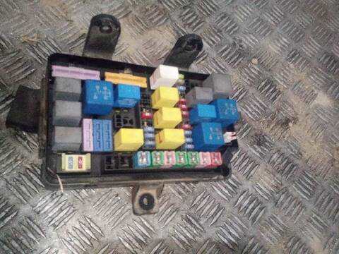 Foto 3ª: Caja Reles Fusibles Hyundai Terracan 2.9 CRDI GL 163CV 120KW [J3] (2004)