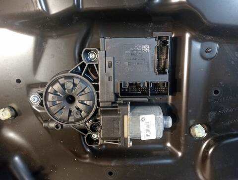 Foto 3ª: Elevalunas Eléctrico Delantero Derecho Volkswagen Passat 2.0 TDI 140CV (2010)