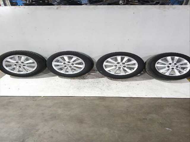 Juego LLantas Toyota Auris 1.6 ZRE151_) 124CV
