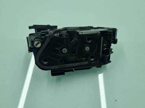 Foto 3ª: Cerradura Puerta Trasera Izquierda Audi A1 30 TFSI BASICO 116CV 85KW [DKRF] (2020)