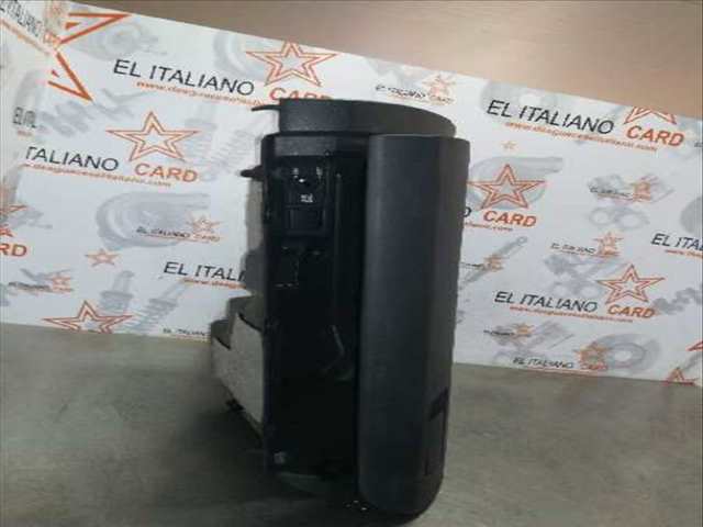 Foto 3ª: Guantera Volkswagen Polo ADVANCE BLUEMOTION 75CV 55KW [CUSA] (2017)