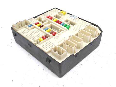 Caja Reles Fusibles Renault Megane 1.6 16V BZ1B BZ1H) HATCHBACK 110CV 81KW III HATCHBACK BZ0/1_ B3_)