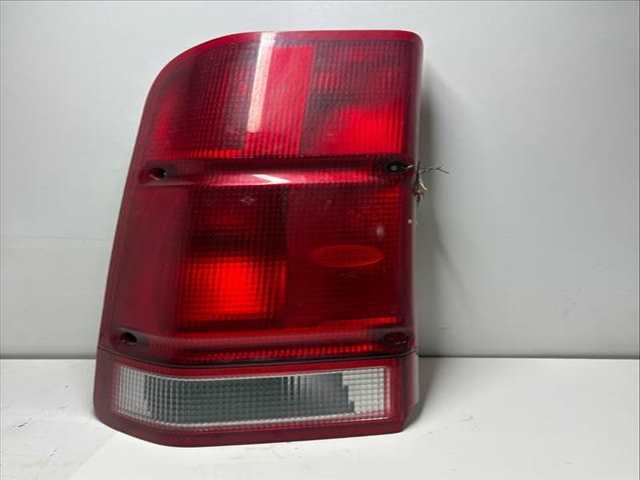 Foto 3ª: Piloto Trasero Izquierdo Land Rover Discovery VERSION INDEFINIDA