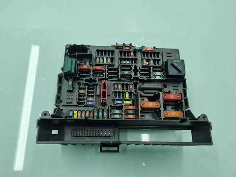 Foto 2ª: Caja Reles Fusibles Bmw Serie 3 315 320D BERLINA 177CV 130KW [N47D20A] (2007)
