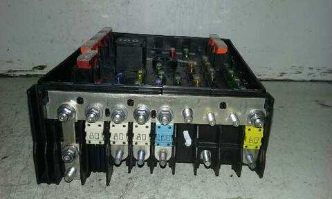 Foto 3ª: Caja Reles Fusibles Volkswagen Sharan ADVANCE BLUEMOTION 170CV 125KW [CFGB] (2011)