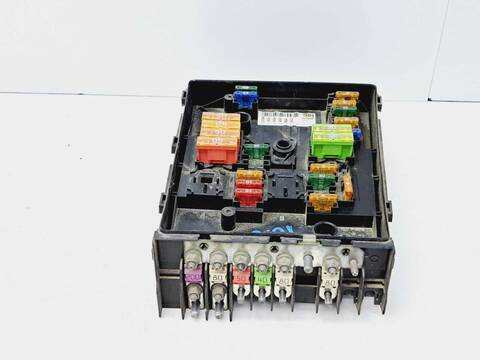Caja Reles Fusibles Volkswagen Golf 1.9 TDI BERLINA 105CV 77KW